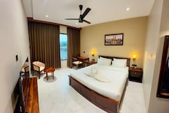 Riviera Hotel & Resort, Dhamnod