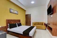 Hotel O The Grand Luxury, Greater Noida