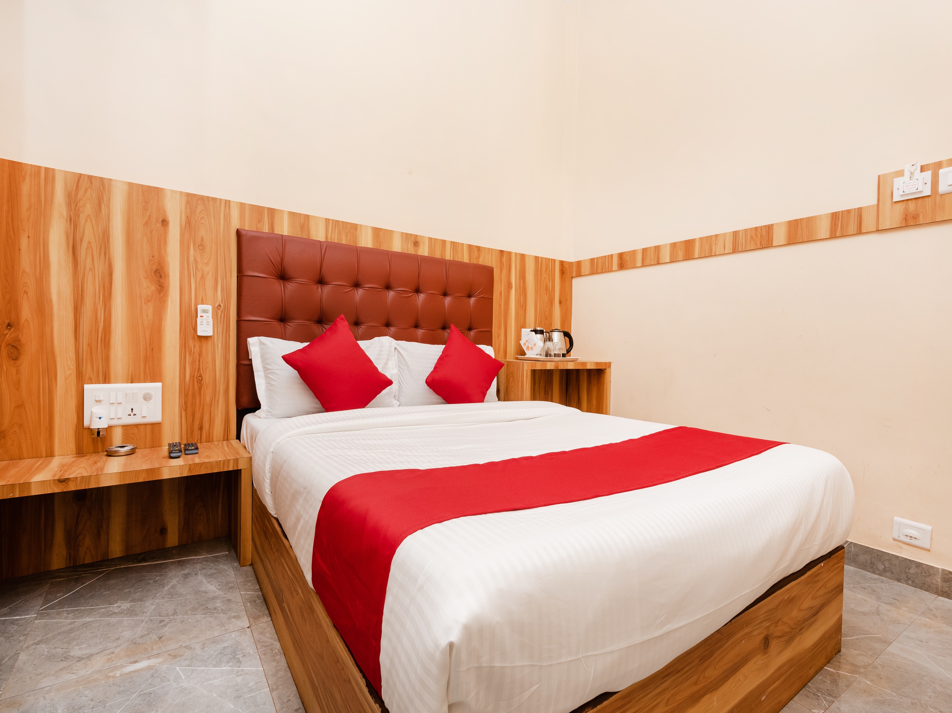 Hotel Al Moazin - Tap to explore photos