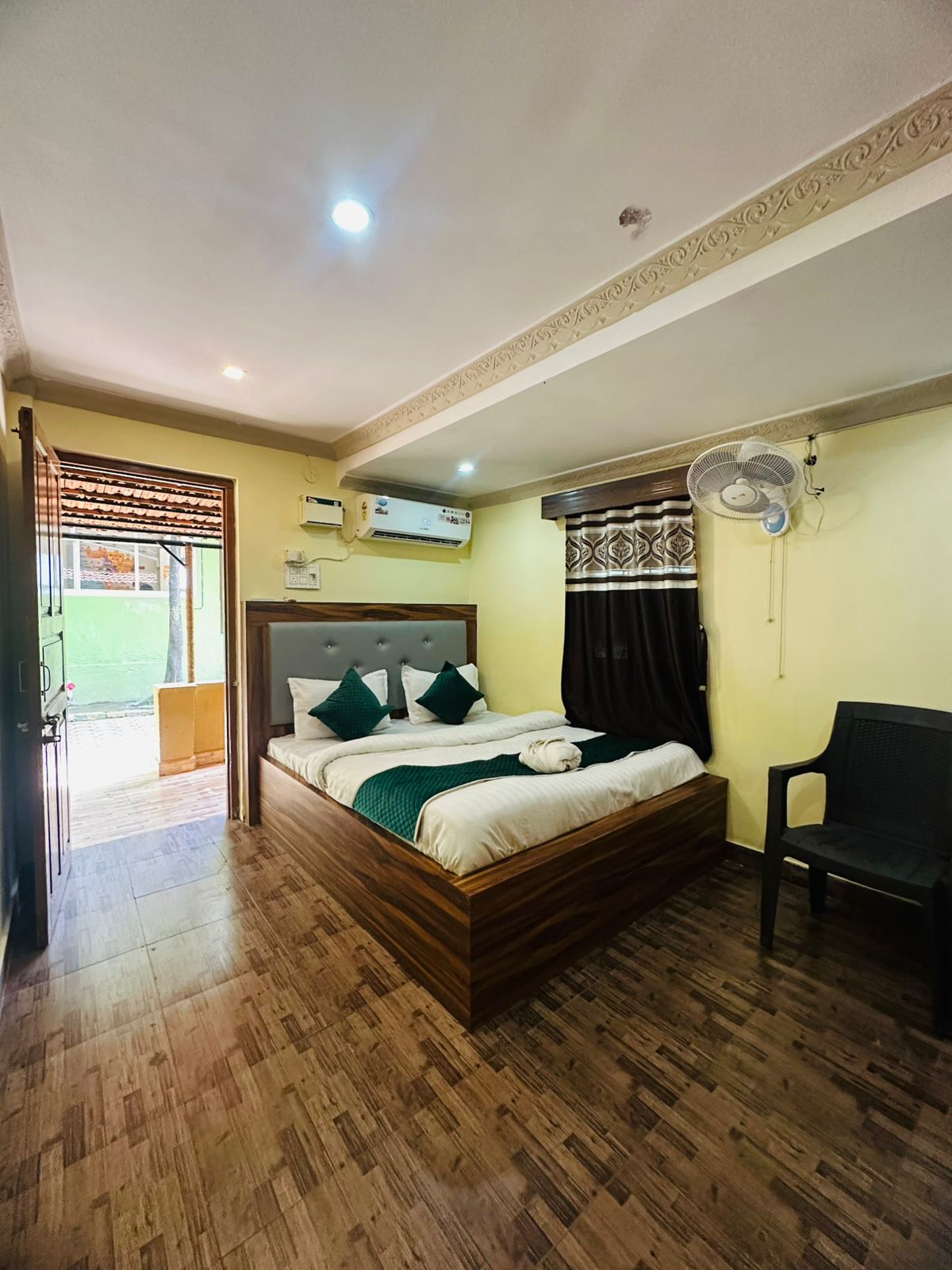 GOA HOLIDAYS BEACH RESORT - Tap to explore photos