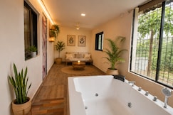 Spacious 4BHK Getaway with Round Pool, Thane