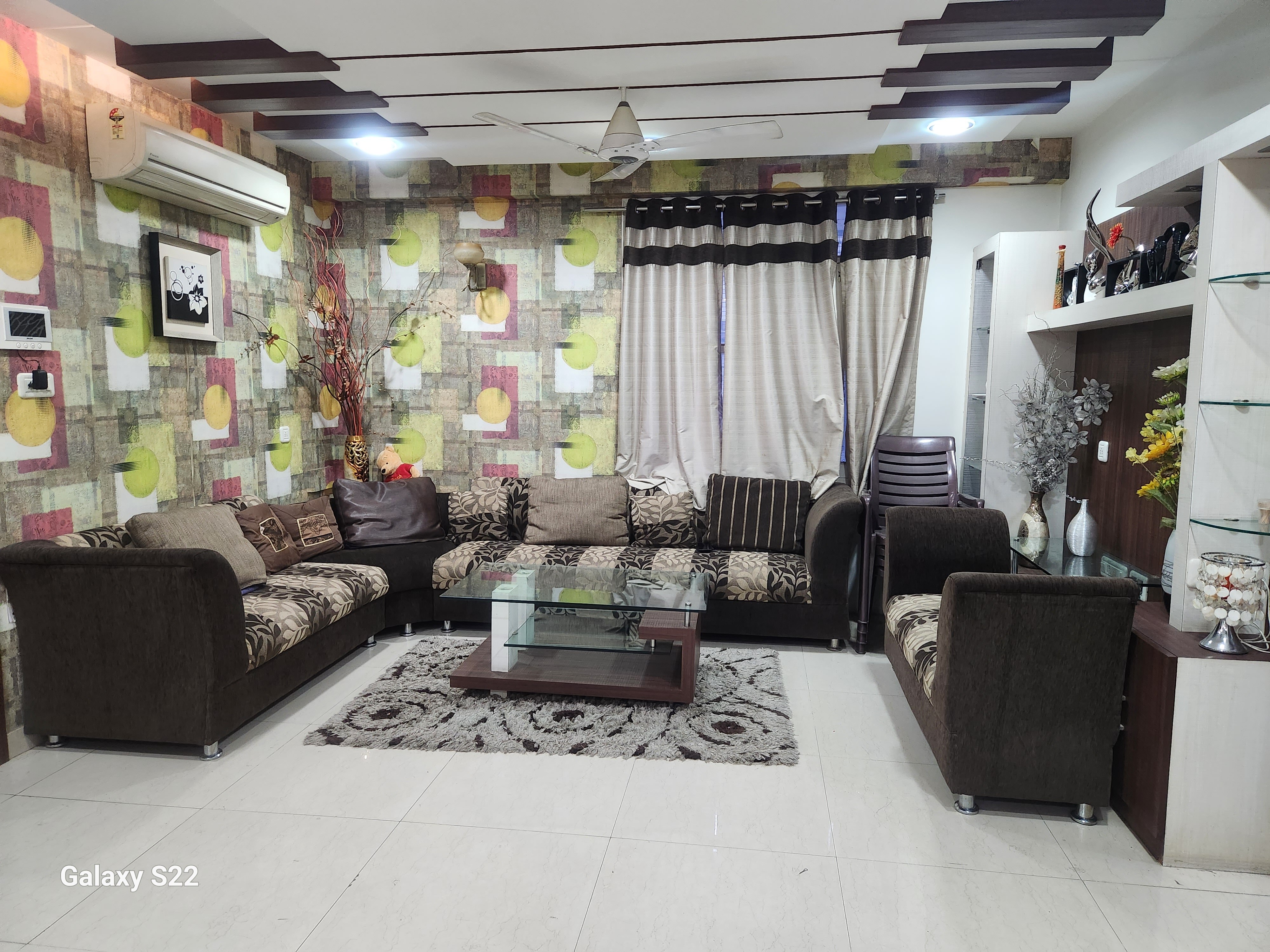 Centrally located 2 BHK apartment - Tap to explore photos