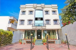 Collection O Bani Park Near Collectorate Circle Formerly Anuja Palace, Jaipur