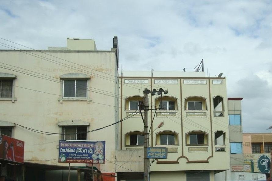 Hotel Manju - Tap to explore photos