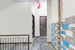 Hotel O SKY LIGHT, Noida