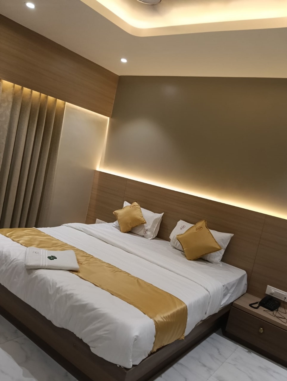 Hotel Sayba Classic - Tap to explore photos