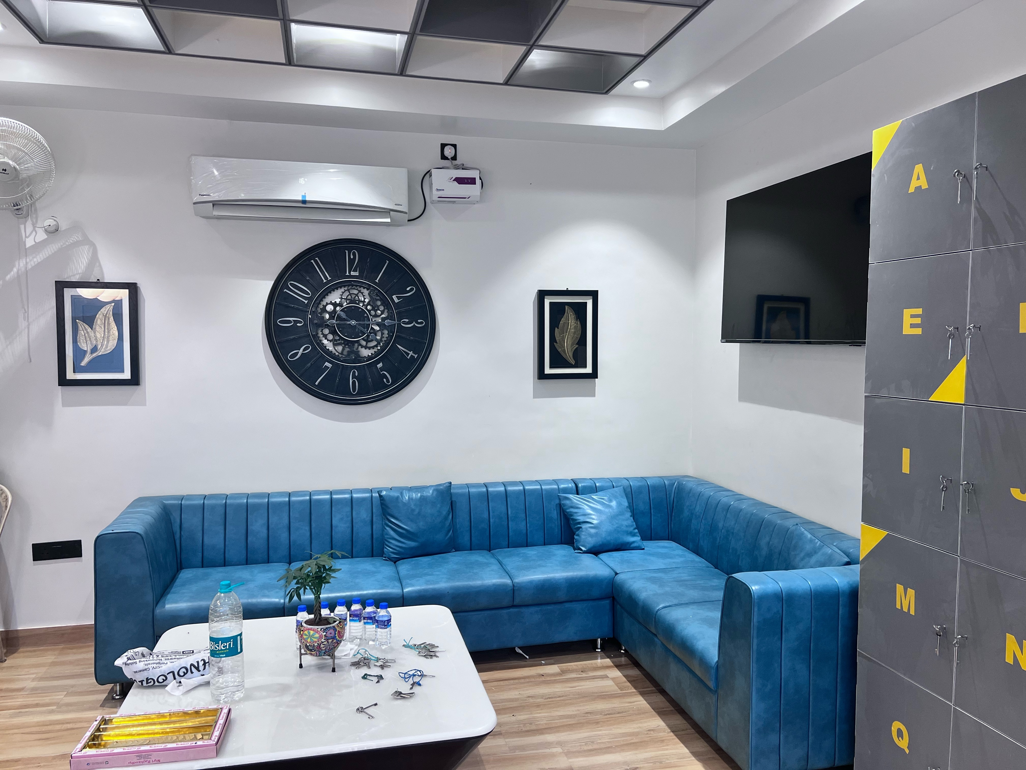 Shanti Inn | Luxury AC Dormitory - Tap to explore photos