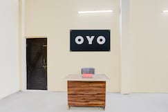 Hotel O Flora Green Lawn & Resort, Kamthi