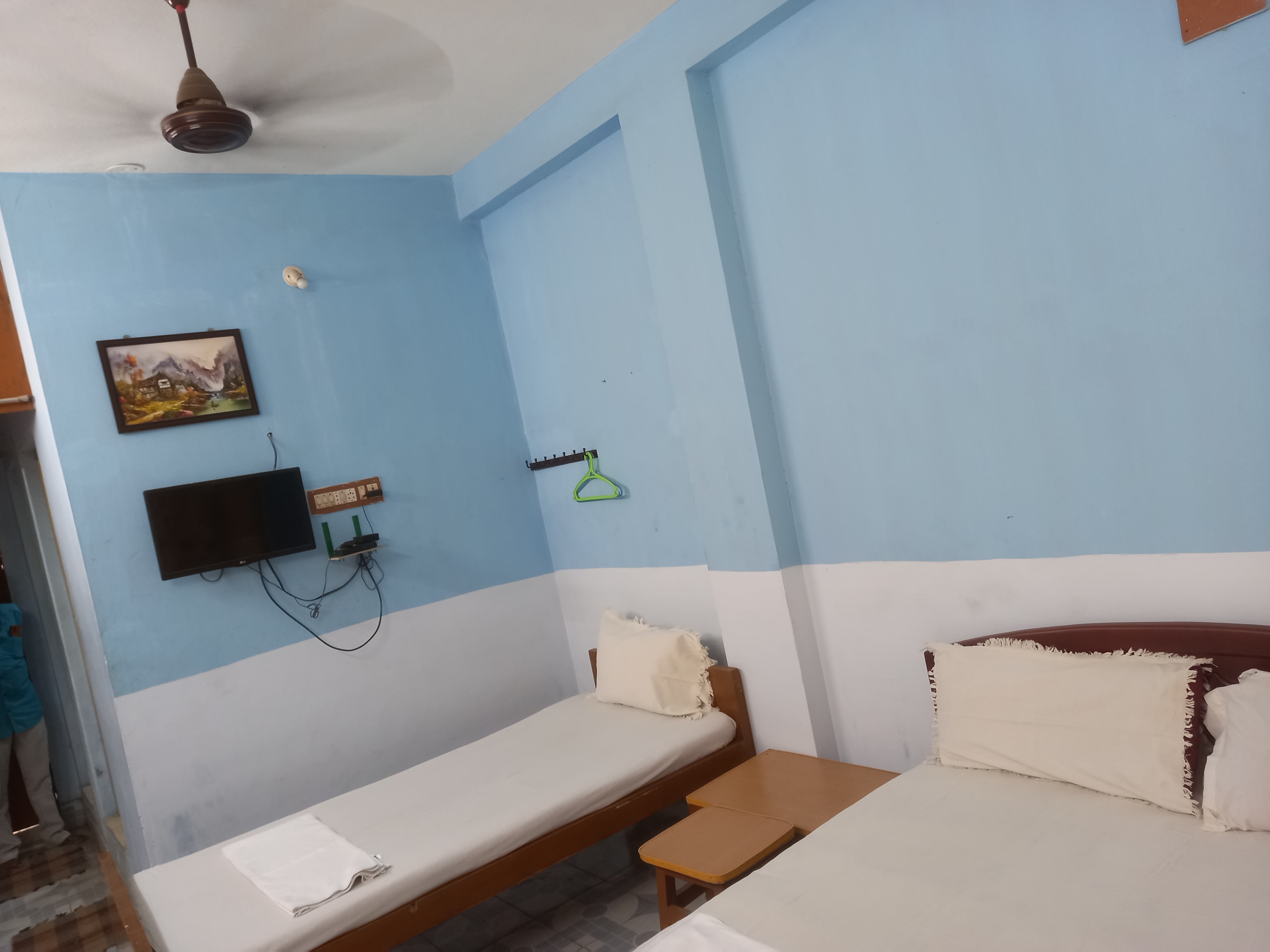 Pari Residential Lodge - Temple View Hotel - Tap to explore photos