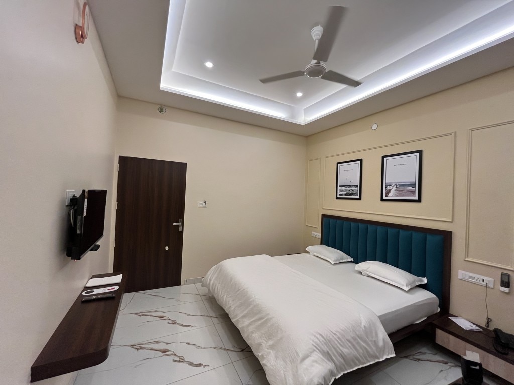 Hotel Kaanjee, Sikar - Tap to explore photos