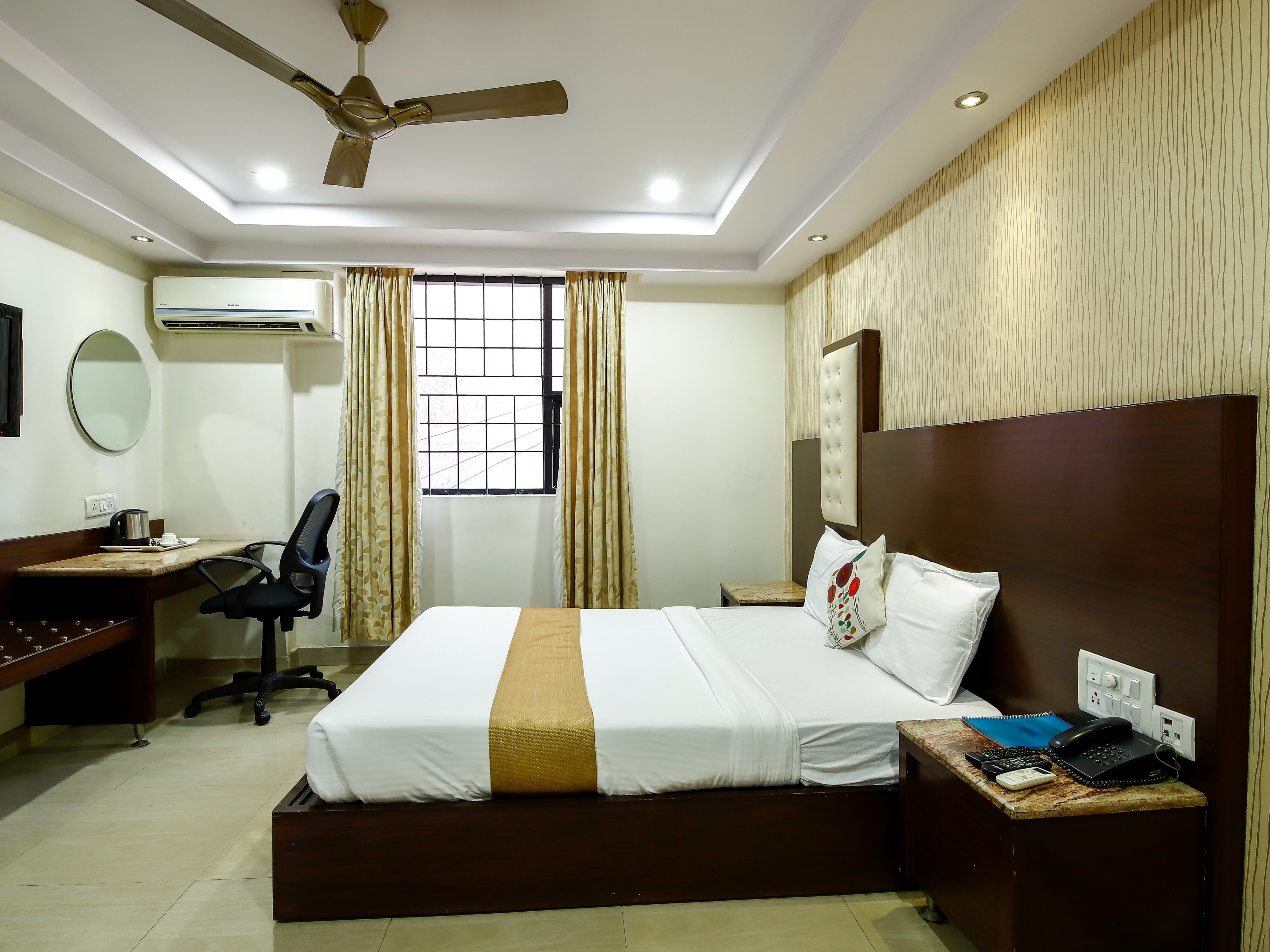 Hotel Premier Comforts - Tap to explore photos