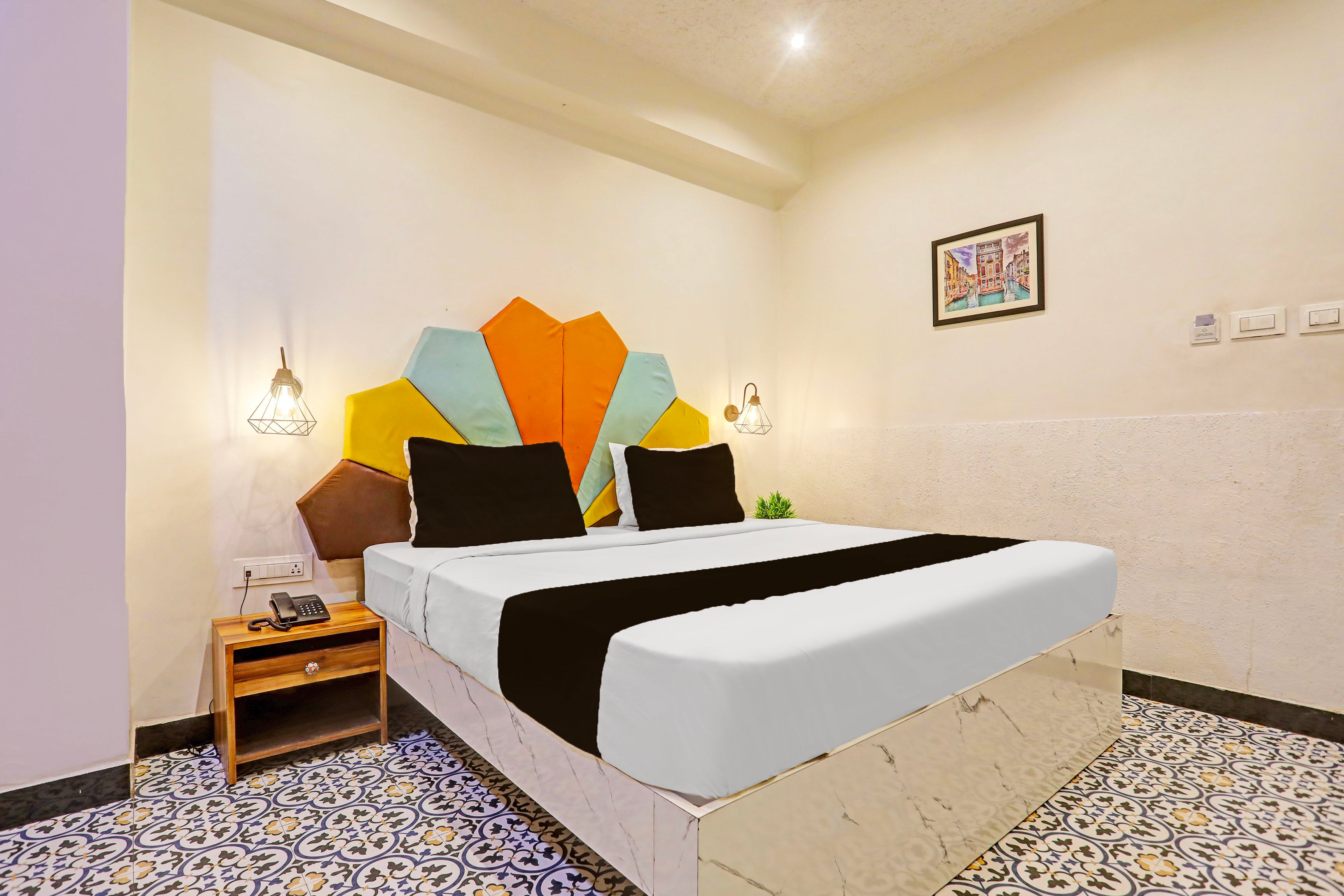 Super Townhouse Cantonment Varanasi Formerly Sarin Inn - Tap to explore photos