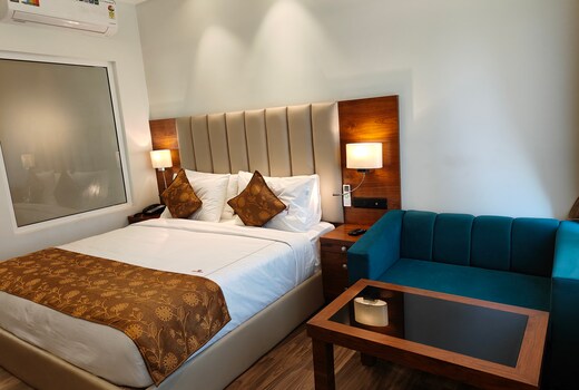 Hotel Guru Surbhi