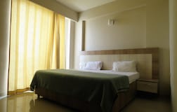 DELUXE STUDIO