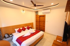 THE BRIJ VISTA 10 minute away from SHRI KRISHNA JANMASTHAN(JANAMBHOOMI), Mathura