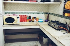 Peaceful 2BHK Stay with Equipped Kitchen, Kalka