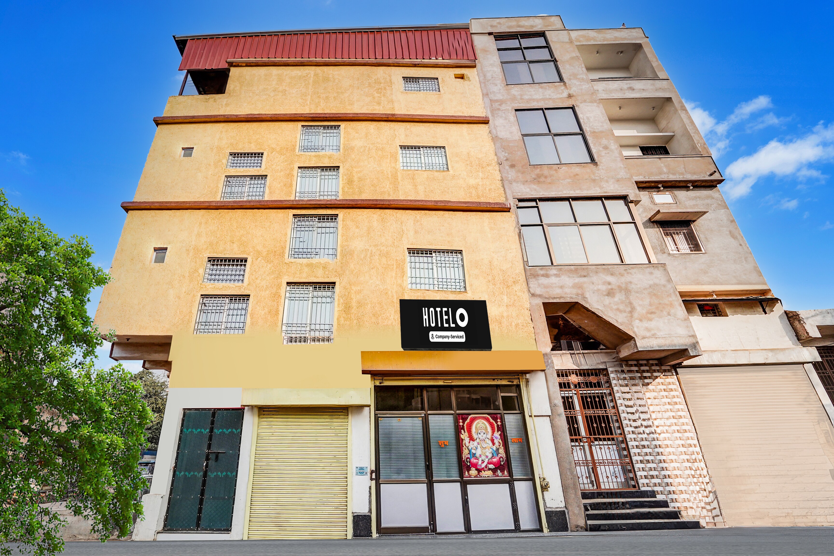 Super Hotel O Bhaisthan Near Railway Station Formerly Hotel Convivial Star - Tap to explore photos