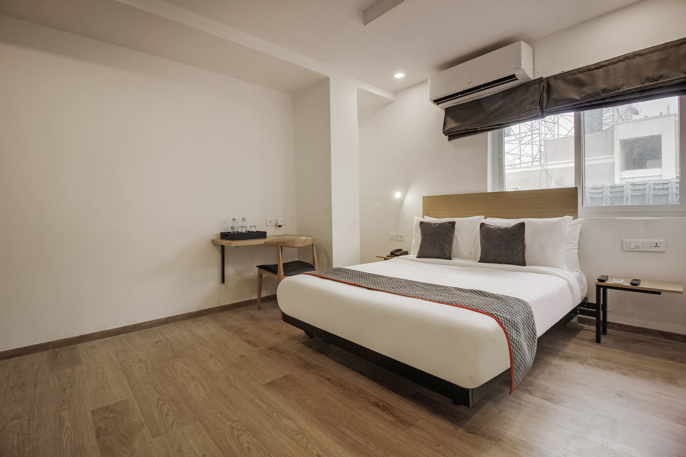 Super Townhouse 359 Begumpet Near Hyderabad Central - Tap to explore photos