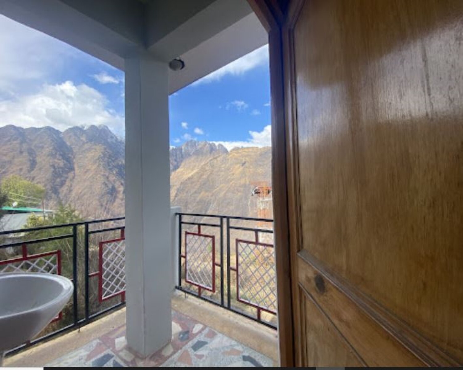 Amazing Auli - Tap to explore photos
