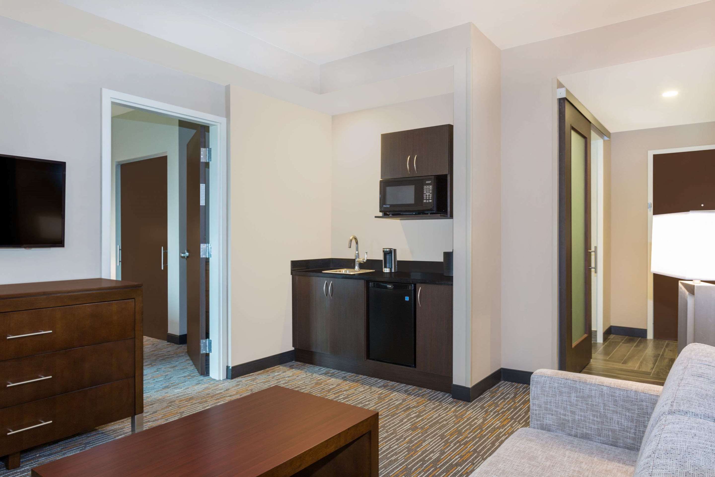 Wingate By Wyndham Miami Airport - Tap to explore photos