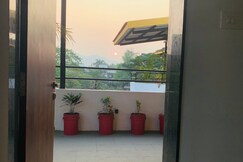 Gorgeous one bedroom villa with private pool, Lonavala