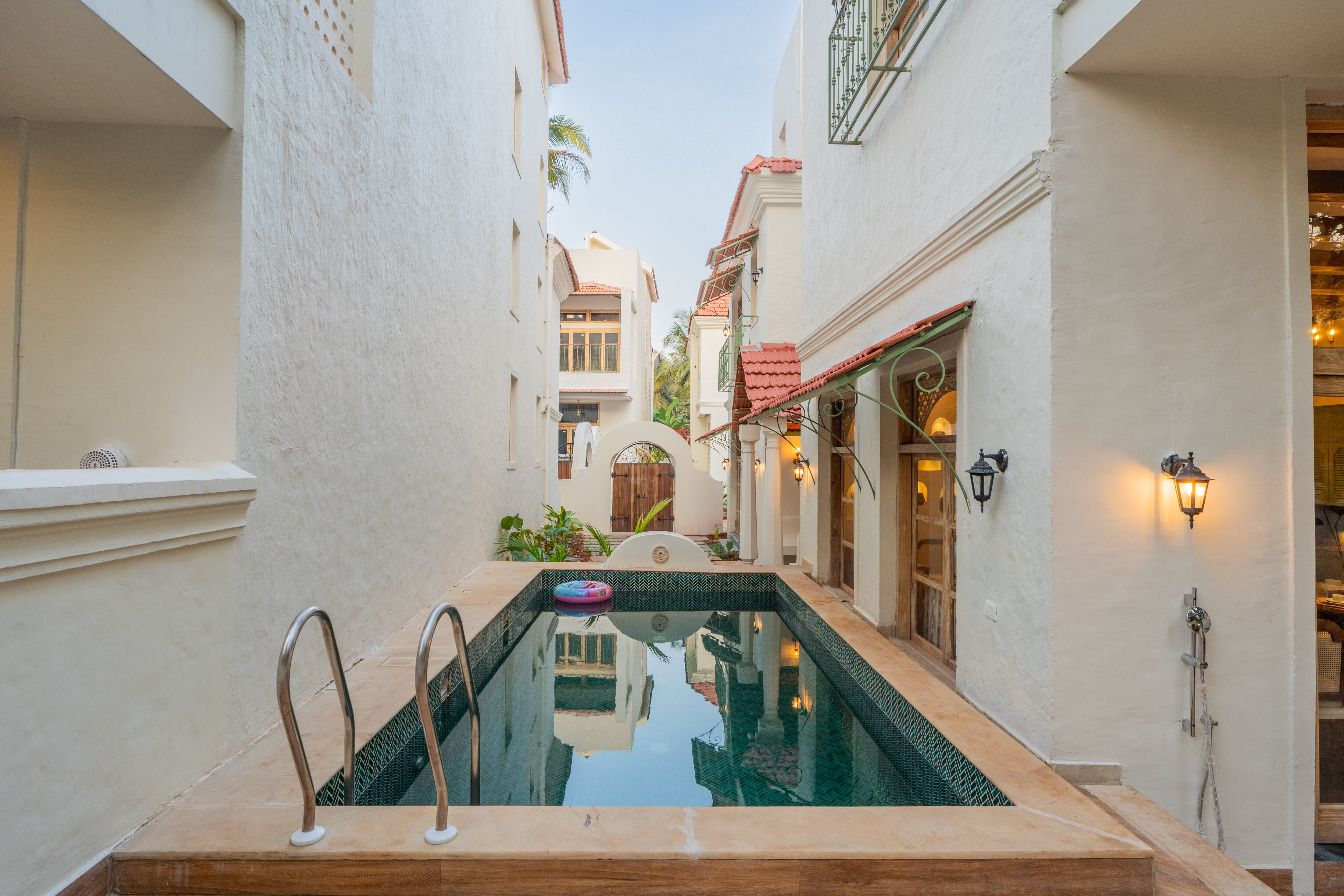 Charming 2 BHK with Antique Decor & Luxurious Bedrooms - Tap to explore photos