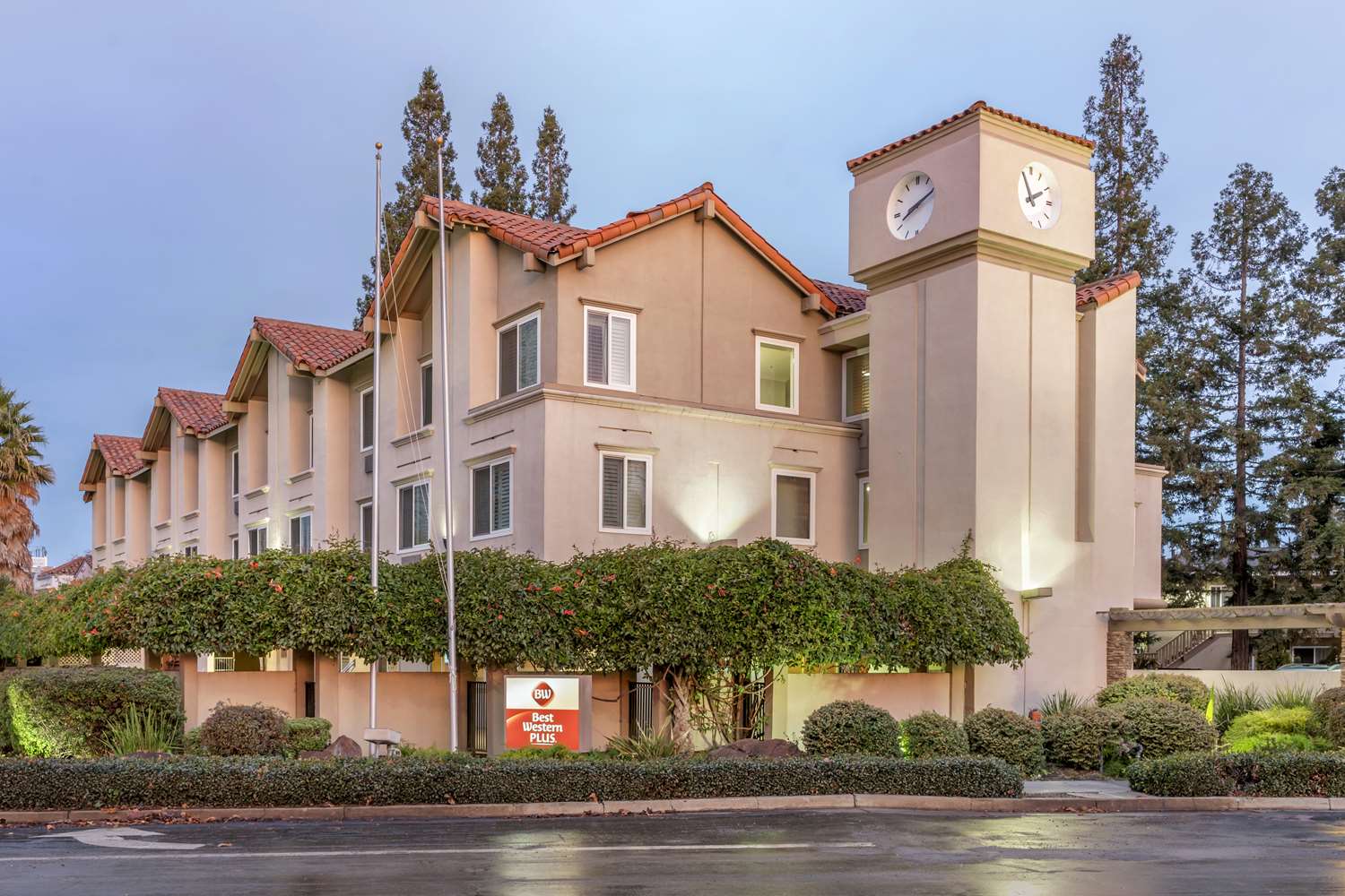 Best Western Plus Airport Plaza - Tap to explore photos
