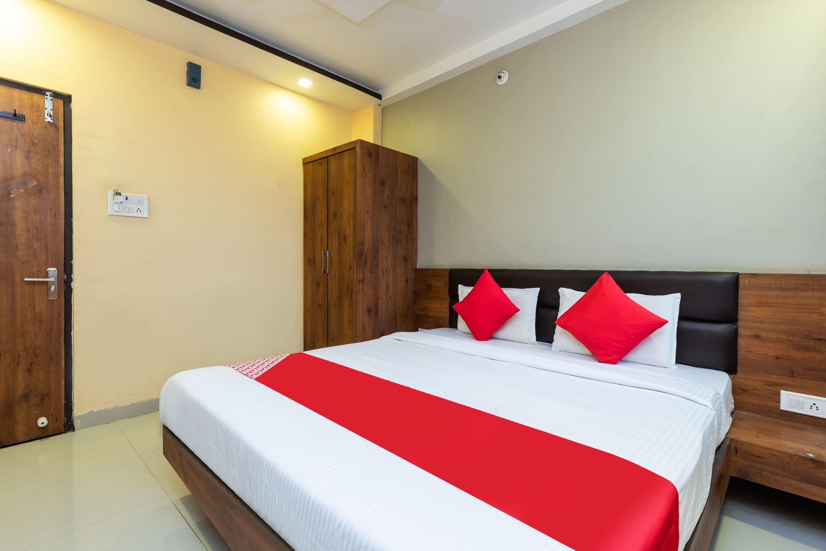 Hotel O Parihar Palace - Tap to explore photos