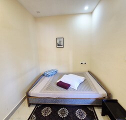 AC Queen Room