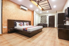 Via Rajdeep Palace, Delhi