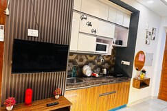 Manvi Stays Capetown, Noida