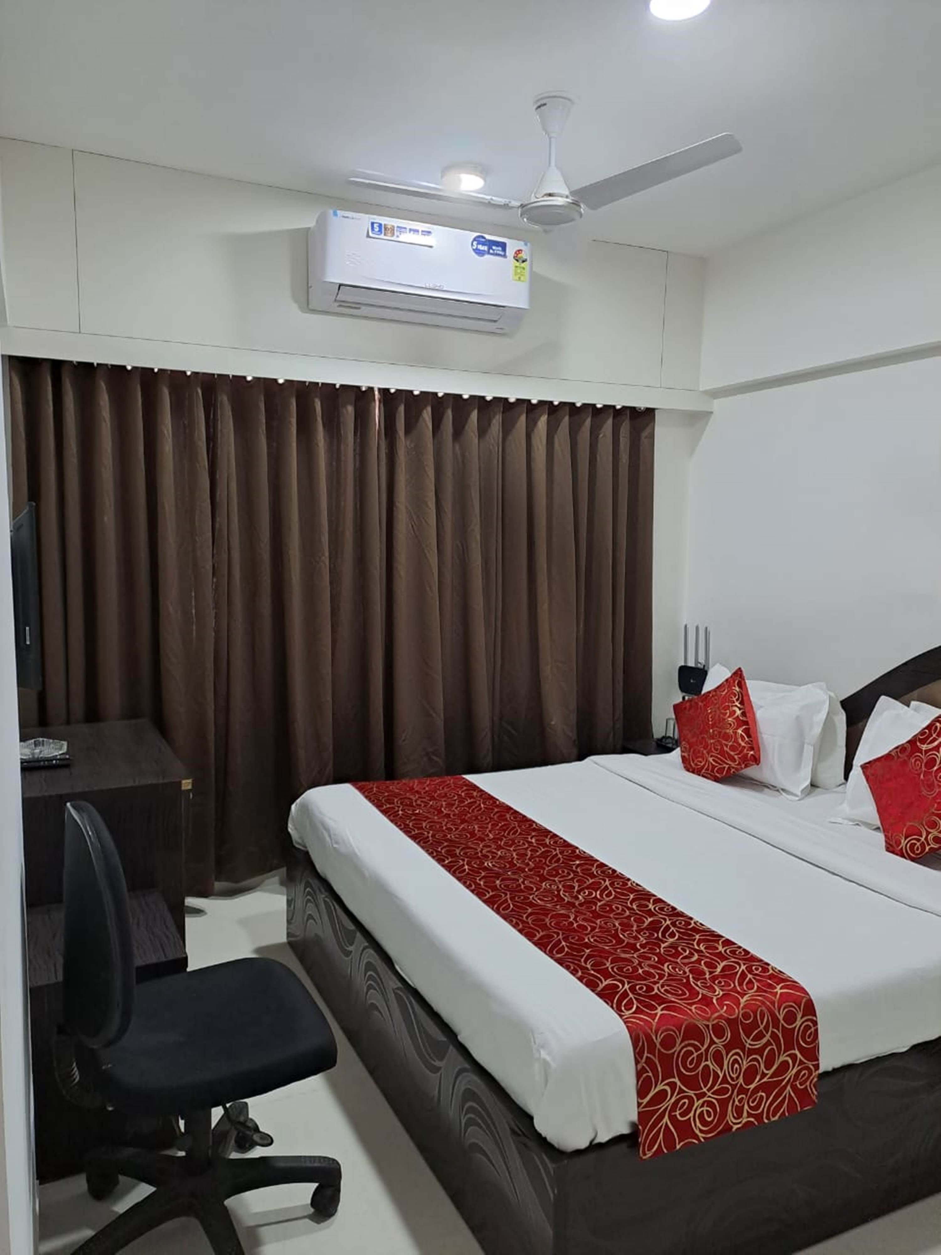 3 BHK near Jio Convention Center BKC - Tap to explore photos