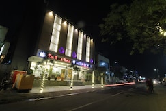 The Boss Hotel, Kalmeshwar