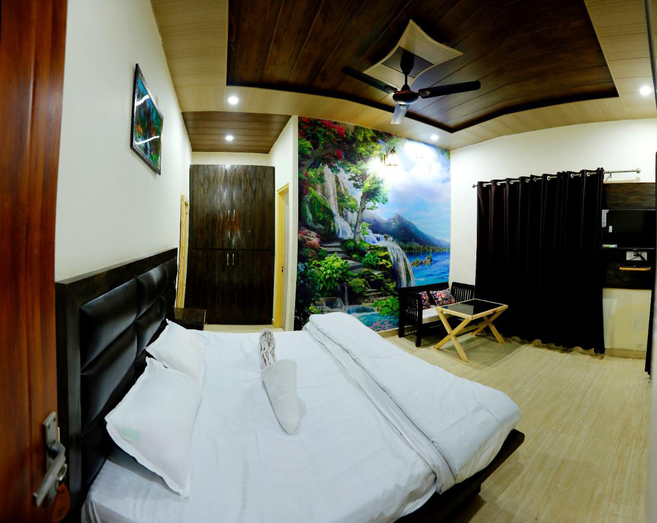 Hotel King's Vila - Tap to explore photos