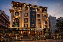 Hotel R P International, Buxar