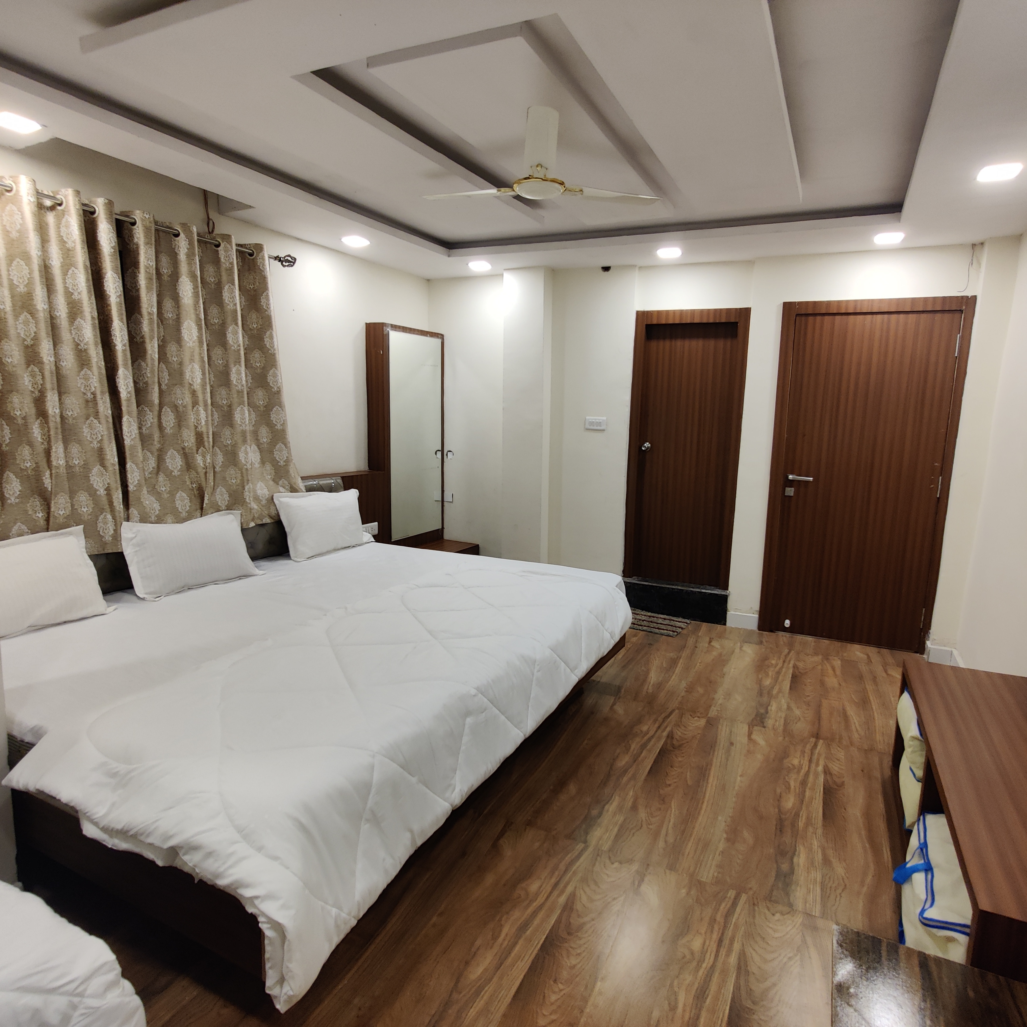 Hotel Shreeji Residency - Tap to explore photos
