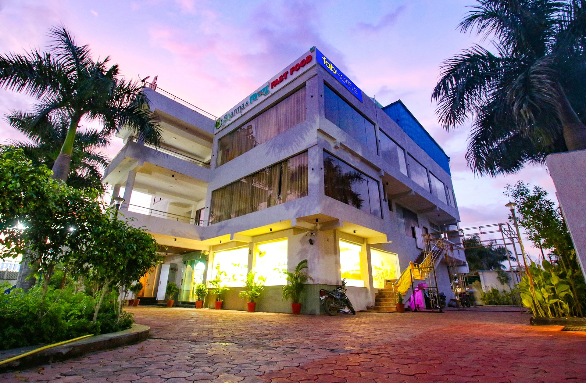 FabHotel Sharma & Vishnu Garden - Tap to explore photos