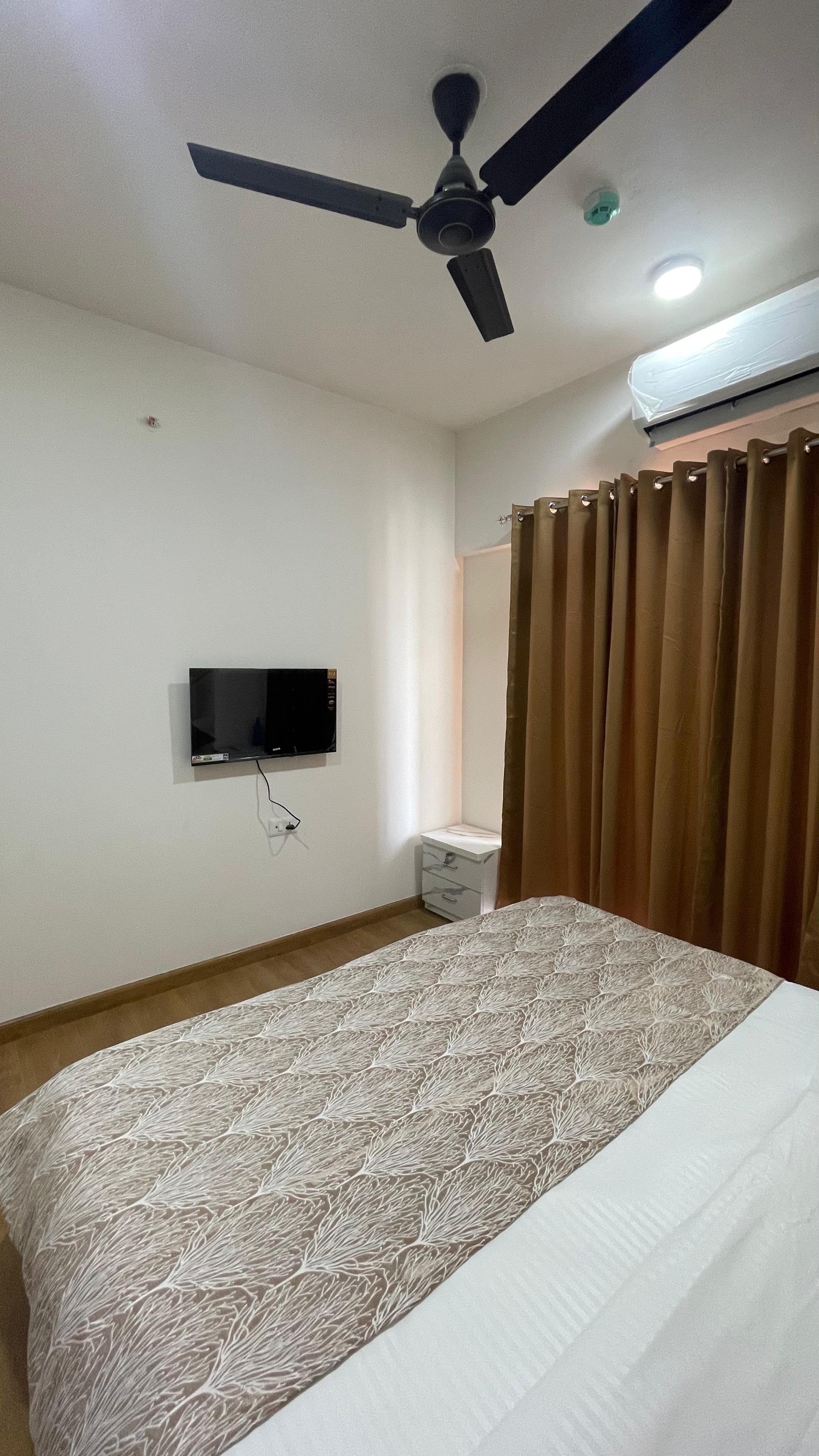 Romas Corporate Stays - Tap to explore photos