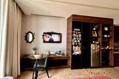 Nostalgic 90s Aravalli View 90s Decor Sunrise, Gurgaon