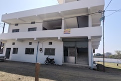 Hotel Revanshi, Damoh