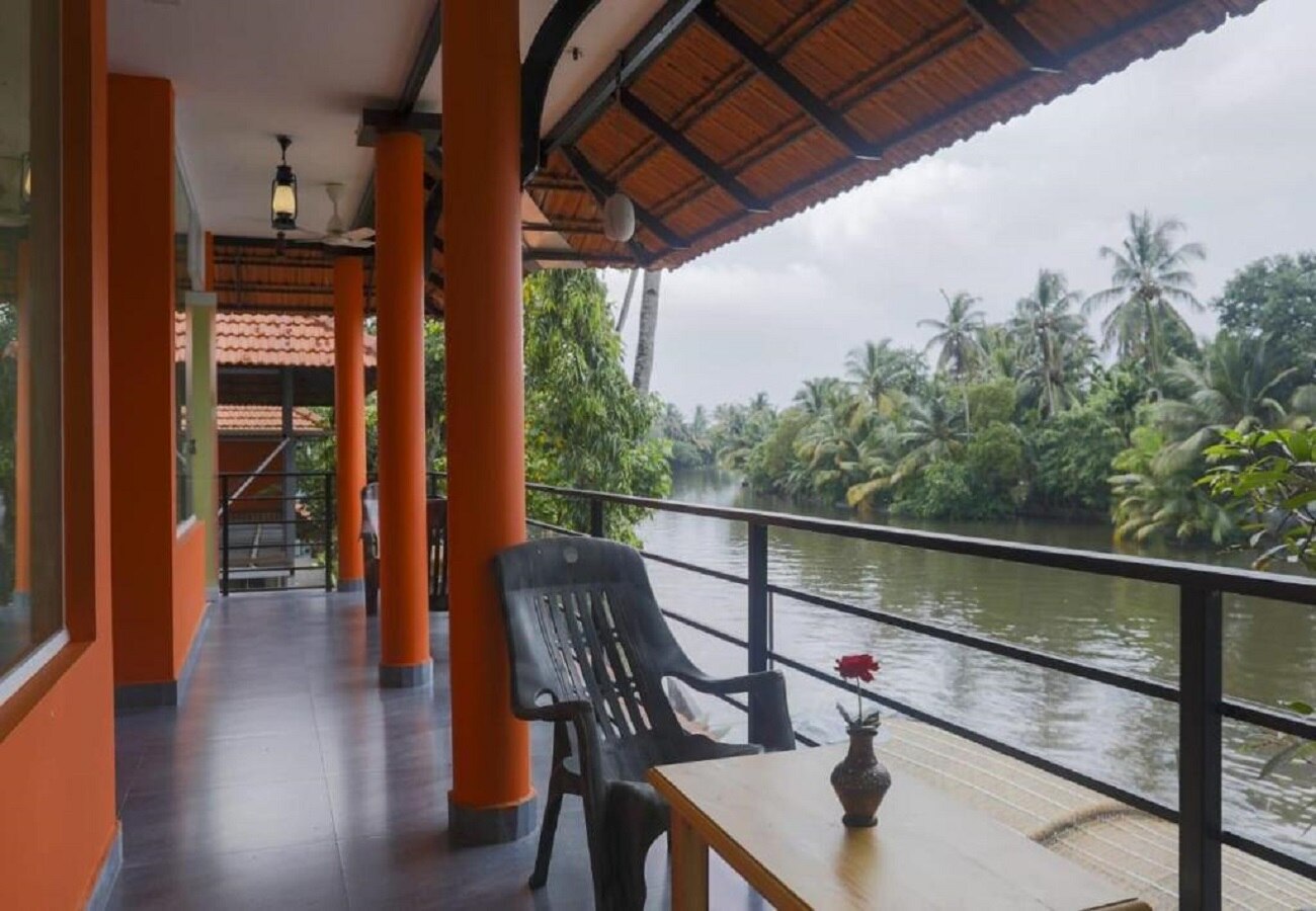 Lake Paradise Boutique Hotel - Tap to explore photos