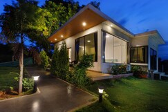 MaisonPrive 2BHK by stayjade| Garden |30 min Airport, Gauribidanur