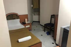 Hotel Golden Plaza , Surat