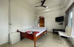 Deluxe Room with AC & Free Wifi