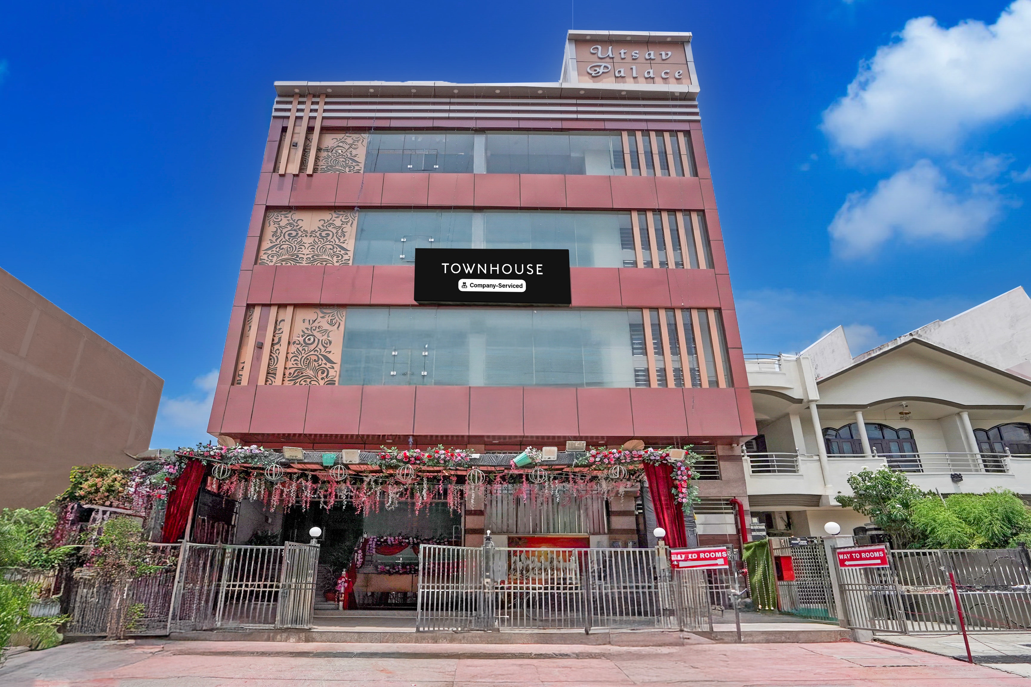Super Townhouse Hotel Fort Inn - Tap to explore photos