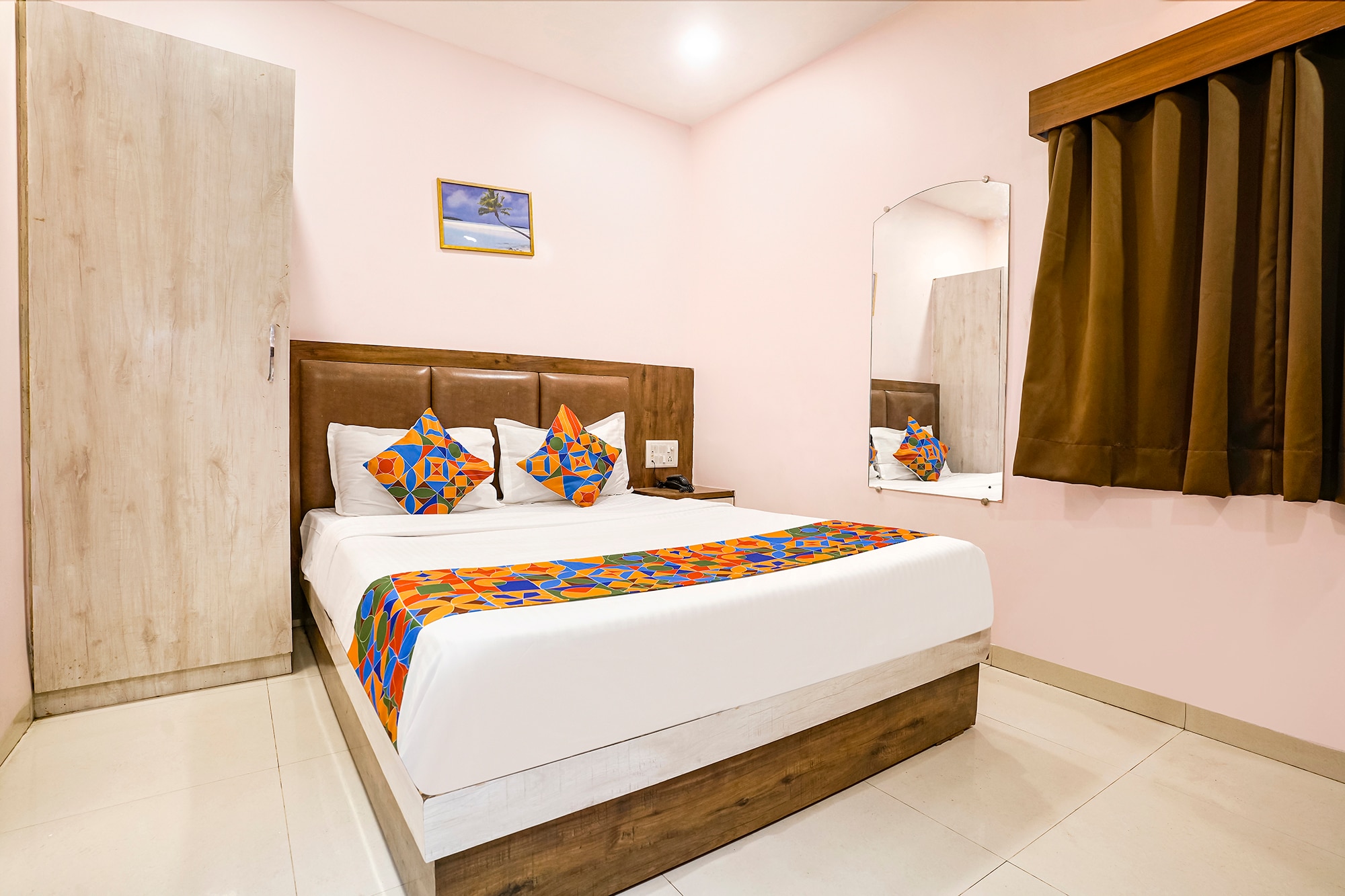 FabExpress Tawakkal - Nr Phoenix Mall Kurla - Tap to explore photos