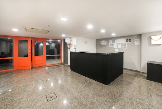 Super Townhouse Dilshad Garden Near Dilshad Garden Metro Station