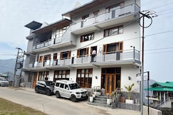 Hotel Amadeus, Kanatal