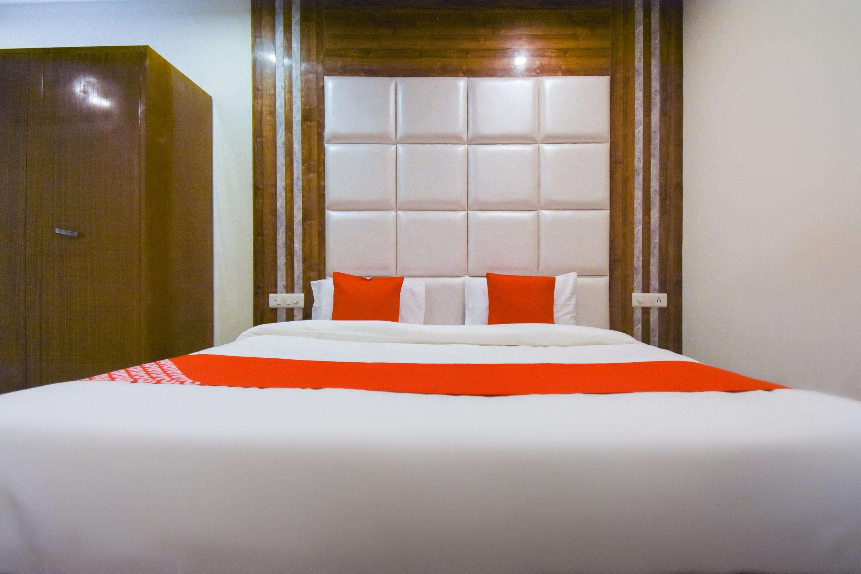 Hotel o Shivaay Phase 1 Mohali Bus Terminal - Tap to explore photos