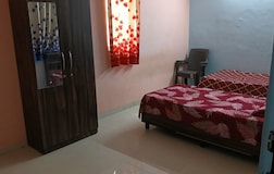 Bedroom with shared washroom 
